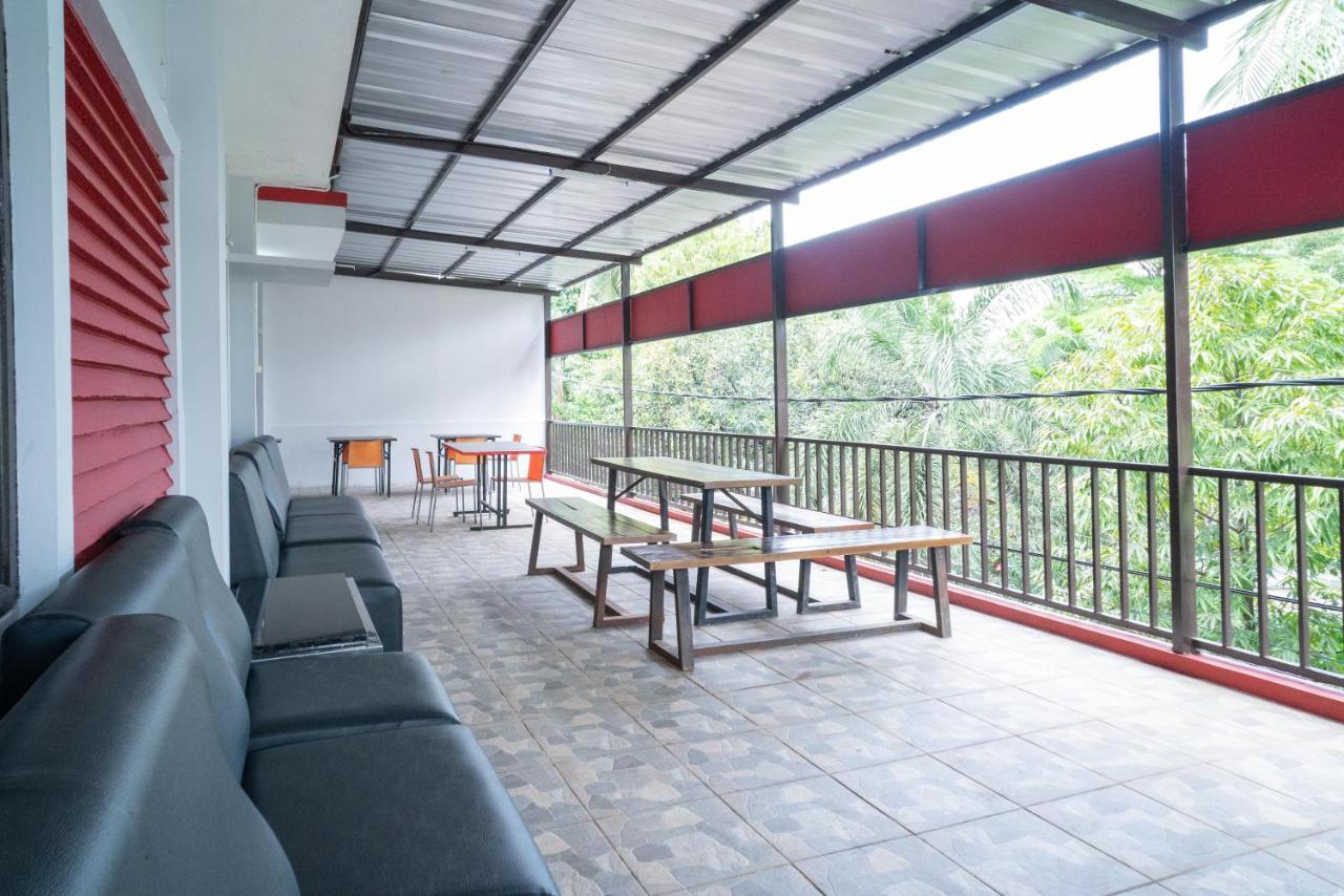 Reddoorz Plus Near Itc Cempaka Mas 2 Jakarta Exterior foto